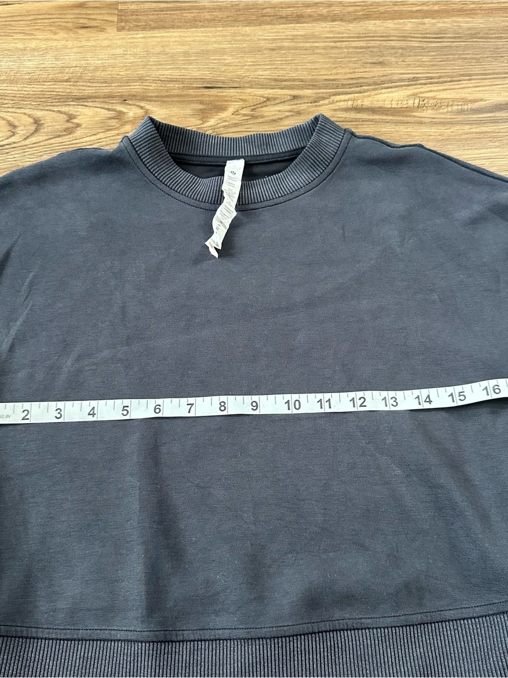 Lululemon Softstreme Relaxed Fit T-Shirt Womens 2 Black Drape Athleisure Travel - Picture 5 of 8